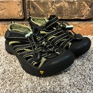 Keen Kids Black and Olive Sandals
